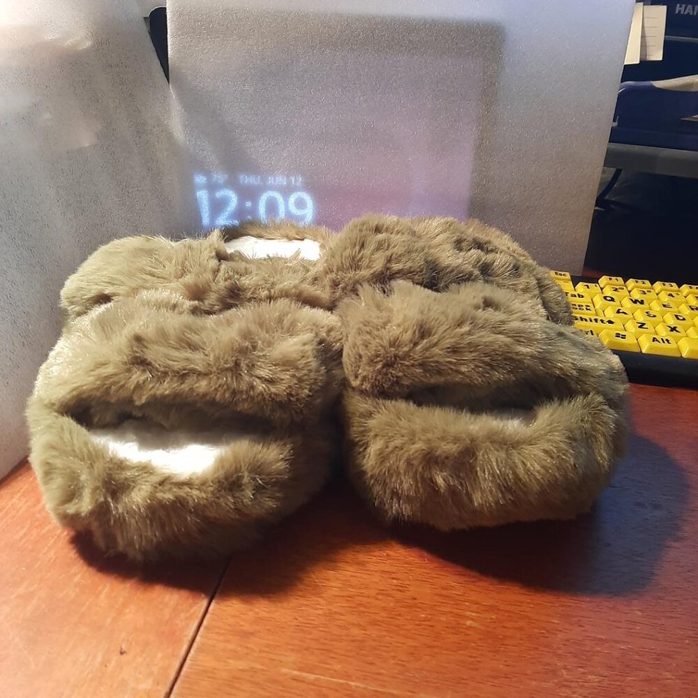 NEW With Tag ! Coface Men Fluffy Faux Fur Slippers Open Toe Dark Green Size 9